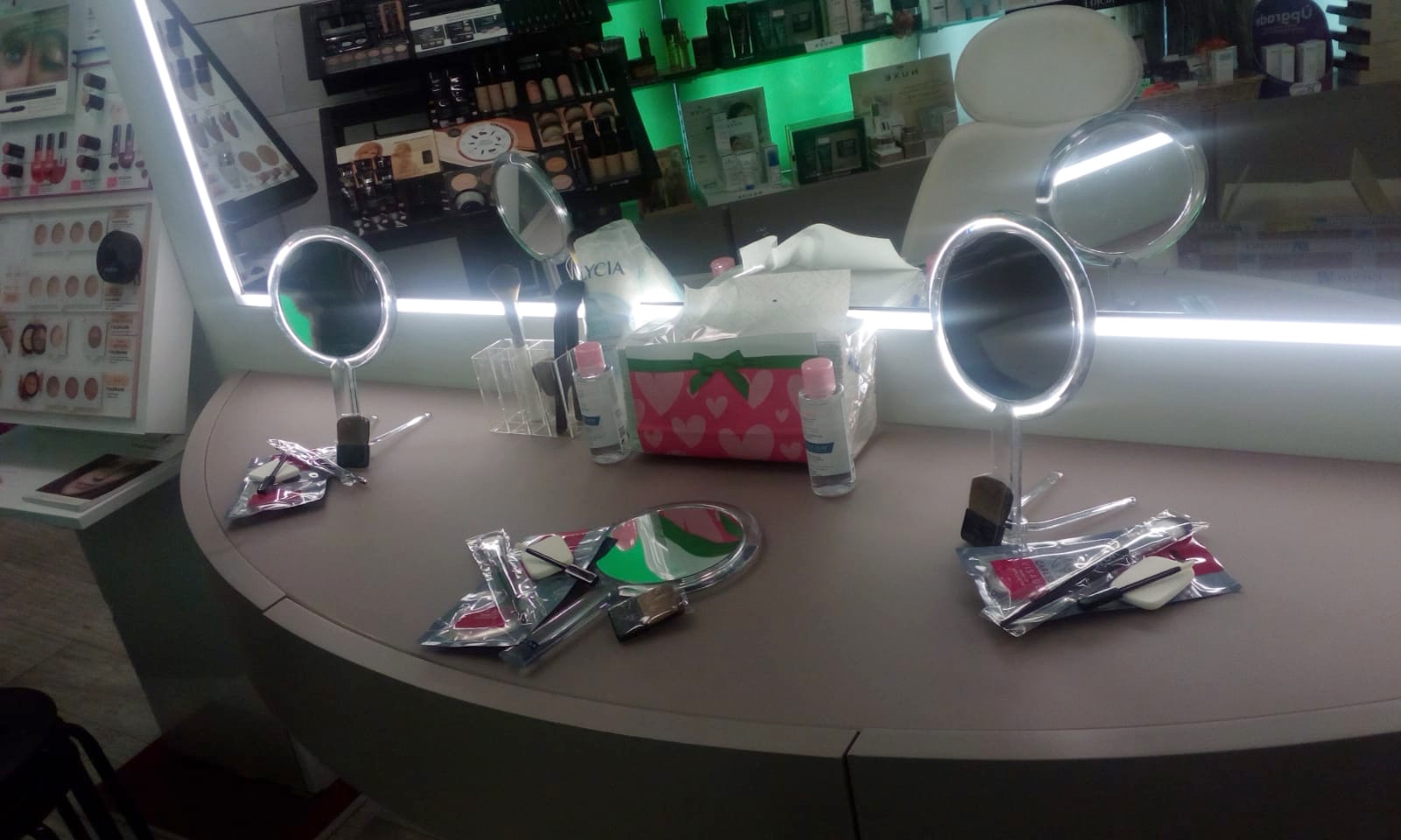 8 marzo lezione di make up omaggio